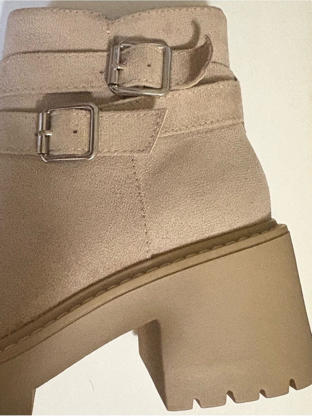 NWOT Madden Girl Beige Suede Chukka Lug Sole Ankle Boots | Size 6.5 - Picture 4 of 8